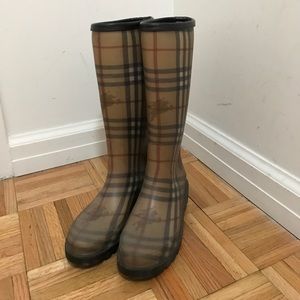 Burberry rain boots
